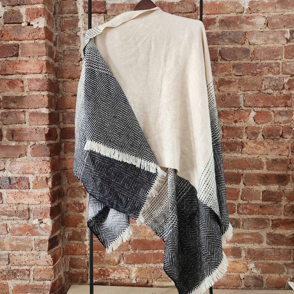 Contrast weave fringed poncho